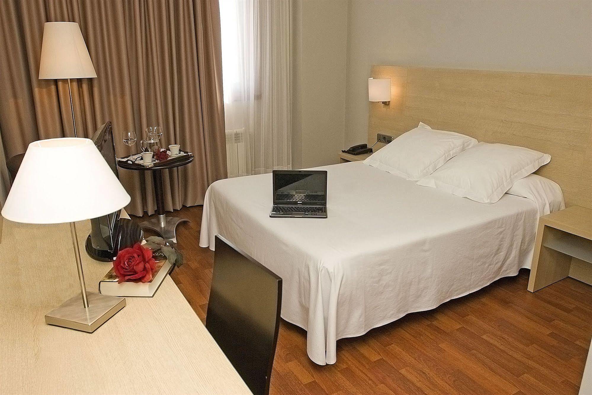 Hotel Valencia Ferrol Eksteriør billede